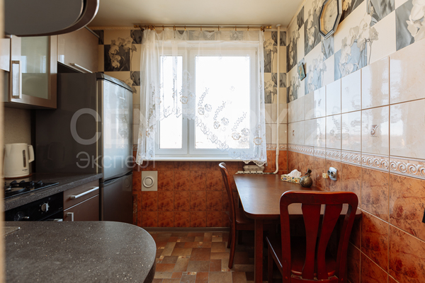 Продам трехкомнатную (3-комн.) квартиру, Подполковника Емельянова ул, 46 , Калининград г
