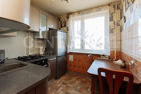 Продам трехкомнатную (3-комн.) квартиру, Подполковника Емельянова ул, 46 , Калининград г