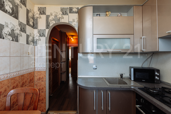 Продам трехкомнатную (3-комн.) квартиру, Подполковника Емельянова ул, 46 , Калининград г