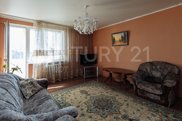 Продам трехкомнатную (3-комн.) квартиру, Подполковника Емельянова ул, 46 , Калининград г