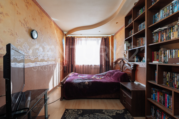 Продам трехкомнатную (3-комн.) квартиру, Подполковника Емельянова ул, 46 , Калининград г