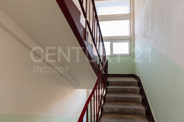 Продам трехкомнатную (3-комн.) квартиру, Подполковника Емельянова ул, 46 , Калининград г