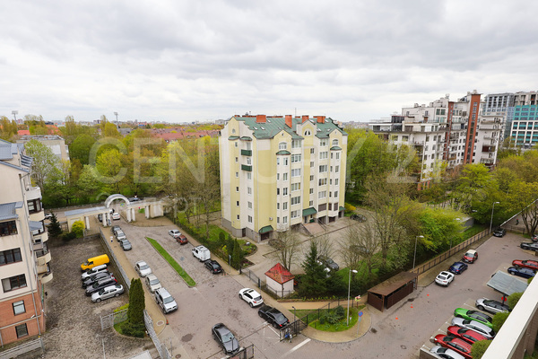 Продам трехкомнатную (3-комн.) квартиру, Сержанта Колоскова ул, 8 , Калининград г