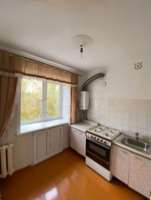 Продам трехкомнатную (3-комн.) квартиру, Комсомольская ул, 17А, Октябрьский г
