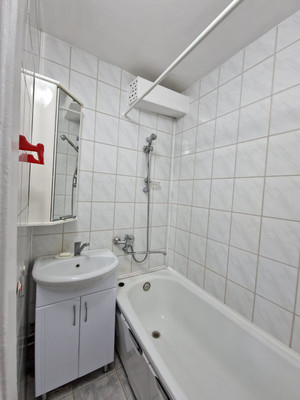 Продам трехкомнатную (3-комн.) квартиру, Комсомольская ул, 17А, Октябрьский г