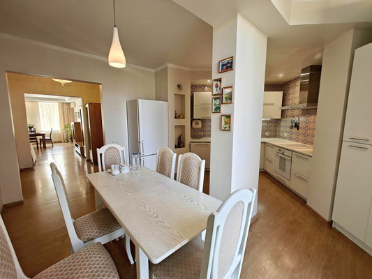 Продам трехкомнатную (3-комн.) квартиру, Сибгата Хакима ул, 41, Казань г