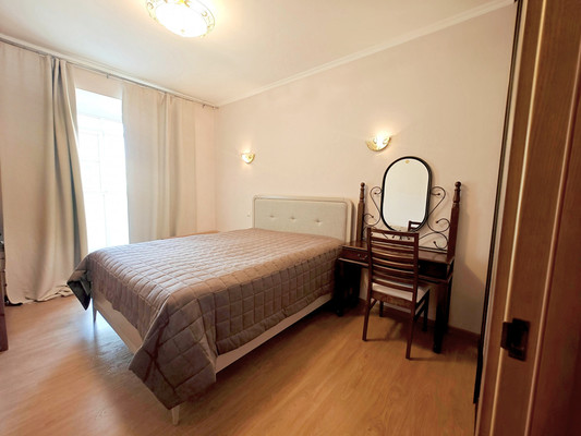 Продам трехкомнатную (3-комн.) квартиру, Сибгата Хакима ул, 41, Казань г