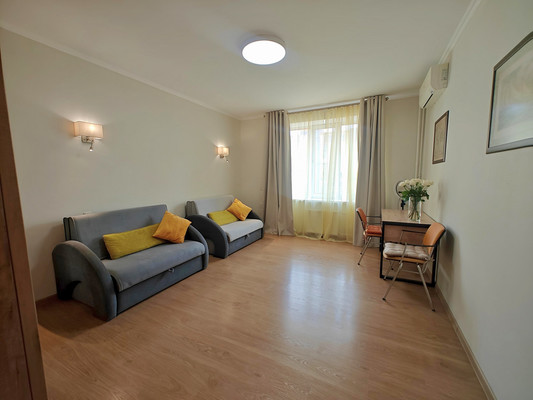 Продам трехкомнатную (3-комн.) квартиру, Сибгата Хакима ул, 41, Казань г