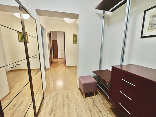 Продам трехкомнатную (3-комн.) квартиру, Сибгата Хакима ул, 41, Казань г
