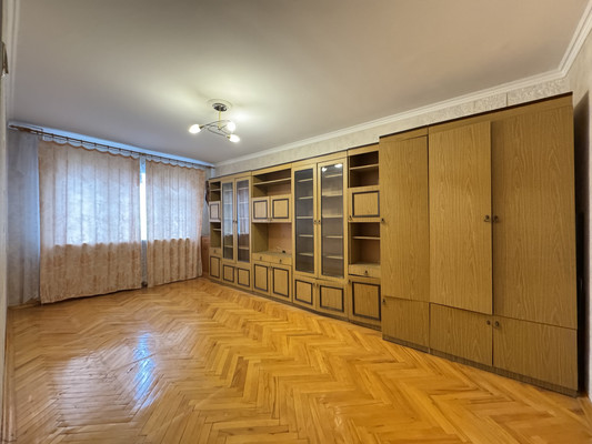 Продам трехкомнатную (3-комн.) квартиру, Ватутина ул, 34, Нальчик г
