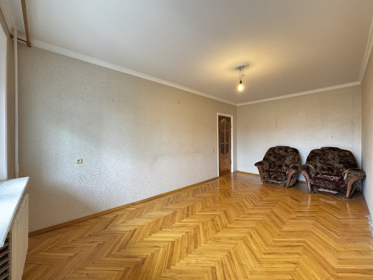 Продам трехкомнатную (3-комн.) квартиру, Ватутина ул, 34, Нальчик г