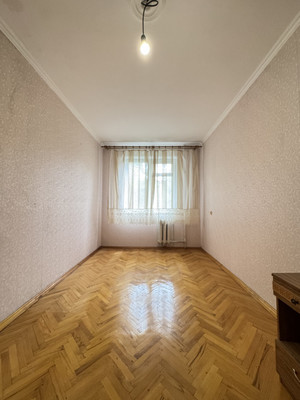 Продам трехкомнатную (3-комн.) квартиру, Ватутина ул, 34, Нальчик г