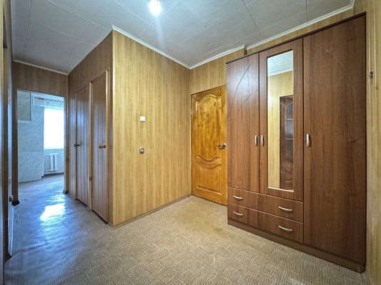 Продам трехкомнатную (3-комн.) квартиру, Ватутина ул, 34, Нальчик г