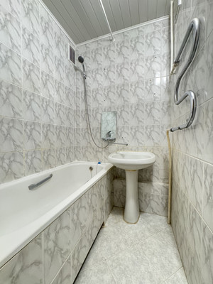 Продам трехкомнатную (3-комн.) квартиру, Ватутина ул, 34, Нальчик г
