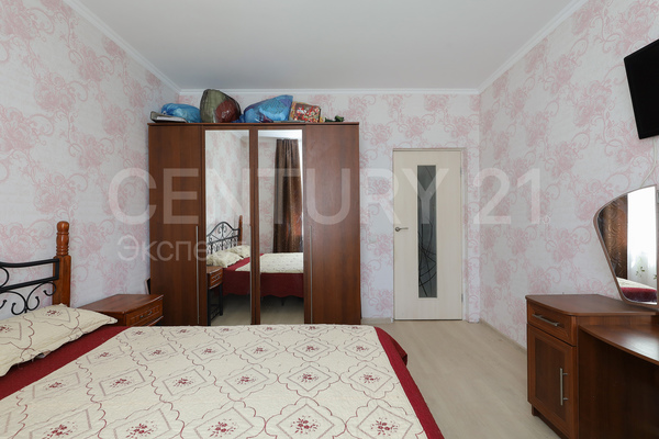 Продам двухкомнатную (2-комн.) квартиру, Лукашова ул, 22 , Калининград г