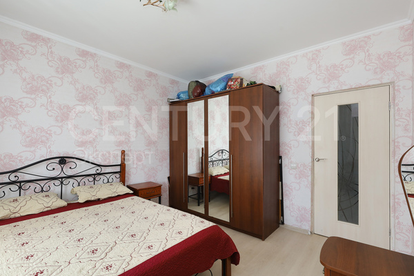 Продам двухкомнатную (2-комн.) квартиру, Лукашова ул, 22 , Калининград г
