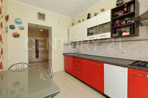 Продам двухкомнатную (2-комн.) квартиру, Лукашова ул, 22 , Калининград г