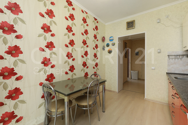 Продам двухкомнатную (2-комн.) квартиру, Лукашова ул, 22 , Калининград г