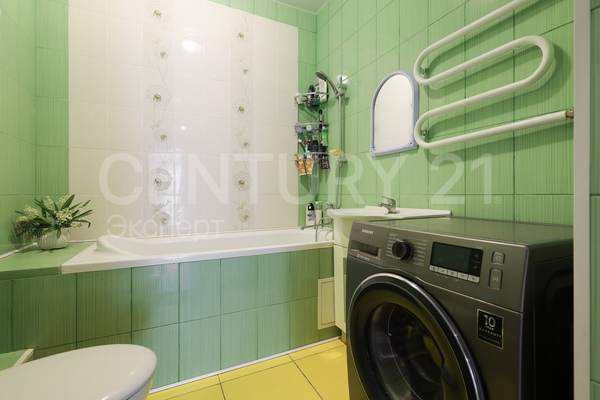 Продам двухкомнатную (2-комн.) квартиру, Лукашова ул, 22 , Калининград г