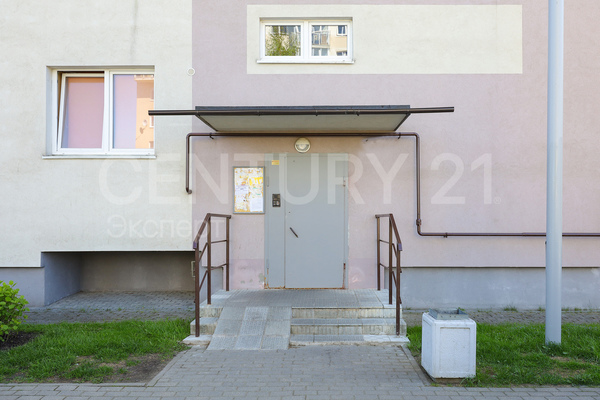 Продам двухкомнатную (2-комн.) квартиру, Лукашова ул, 22 , Калининград г