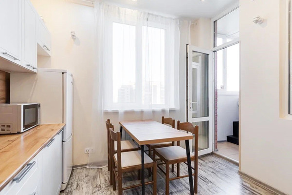Продам двухкомнатную (2-комн.) квартиру, Доломановский пер, 118, Ростов-на-Дону г