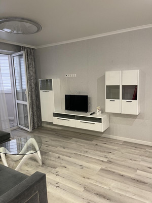 Продам двухкомнатную (2-комн.) квартиру, Тружеников ул, 80, Ростов-на-Дону г