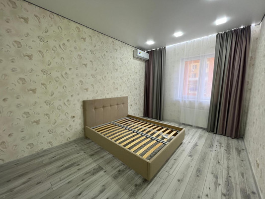 Продам трехкомнатную (3-комн.) квартиру, Мурата Ахеджака ул, 6, Новороссийск г