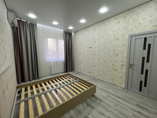 Продам трехкомнатную (3-комн.) квартиру, Мурата Ахеджака ул, 6, Новороссийск г