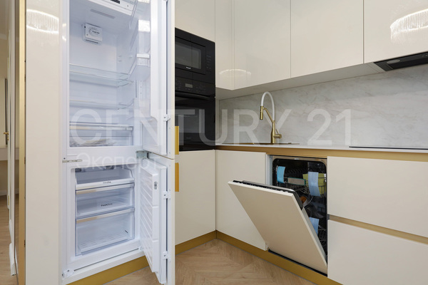 Продам двухкомнатную (2-комн.) квартиру, Героя России Мариенко ул, 8 , Калининград г