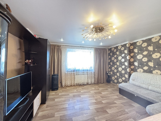 Продам трехкомнатную (3-комн.) квартиру, Тыныч ул, 3, Казань г