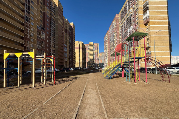 Продам трехкомнатную (3-комн.) квартиру, Тыныч ул, 3, Казань г