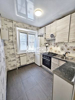 Продам двухкомнатную (2-комн.) квартиру, Выборгское ш, 85, Каменногорск г