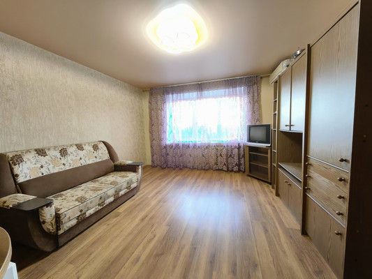 Продам однокомнатную (1-комн.) квартиру, Коммунаров ул, 1/6, Казань г