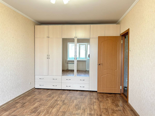 Продам однокомнатную (1-комн.) квартиру, 60 лет Октября ул, 19, Симферополь г