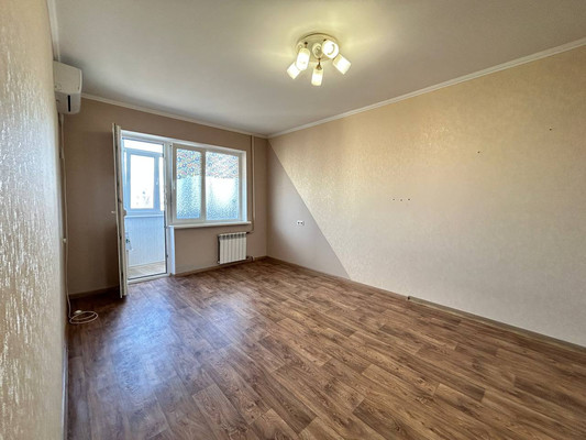 Продам однокомнатную (1-комн.) квартиру, 60 лет Октября ул, 19, Симферополь г