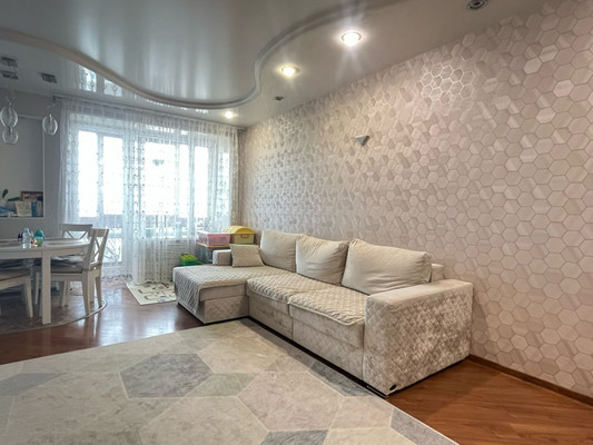 Продам трехкомнатную (3-комн.) квартиру, Дуки ул, 60, Брянск г