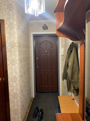 Продам двухкомнатную (2-комн.) квартиру, 35-й мкр, 7, Октябрьский г