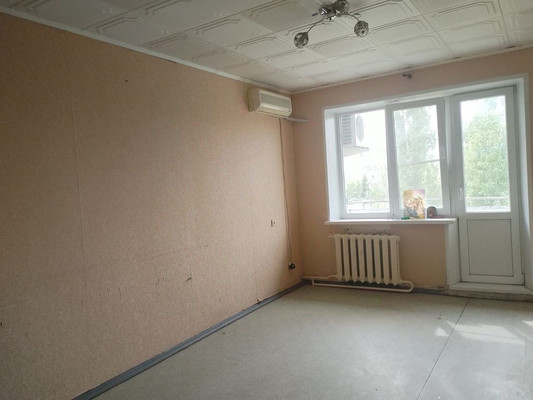 Продам трехкомнатную (3-комн.) квартиру, Строителей пр-кт, 8Б, Волгодонск г