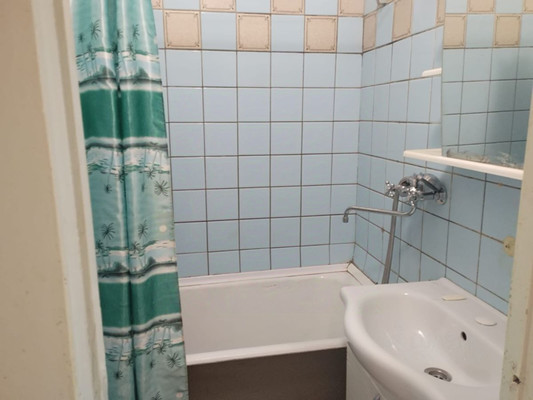 Продам трехкомнатную (3-комн.) квартиру, Строителей пр-кт, 8Б, Волгодонск г