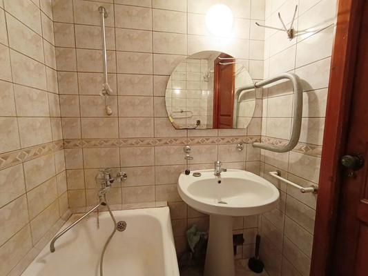 Продам трехкомнатную (3-комн.) квартиру, 10, Сватково с