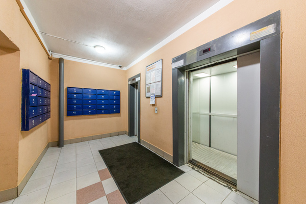 Продам двухкомнатную (2-комн.) квартиру, Новоколомяжский пр-кт, 13, Санкт-Петербург г