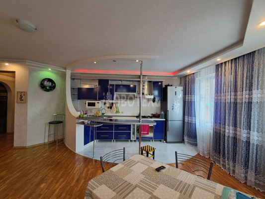 Продам двухкомнатную (2-комн.) квартиру, Ленина ул, 232г, Горячий Ключ г