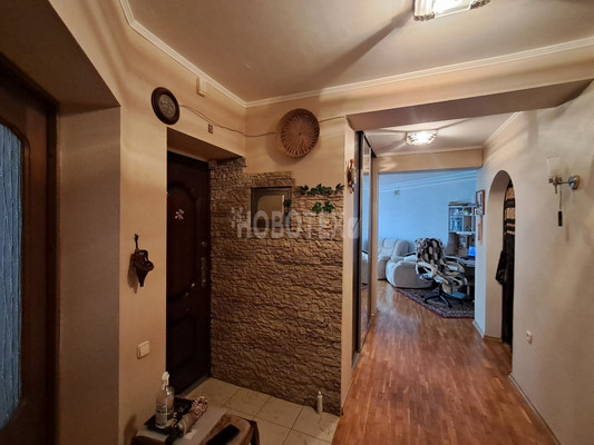 Продам двухкомнатную (2-комн.) квартиру, Ленина ул, 232г, Горячий Ключ г