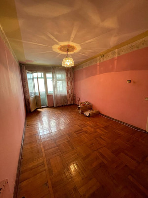 Продам трехкомнатную (3-комн.) квартиру, им. Атарбекова ул, 11, Краснодар г