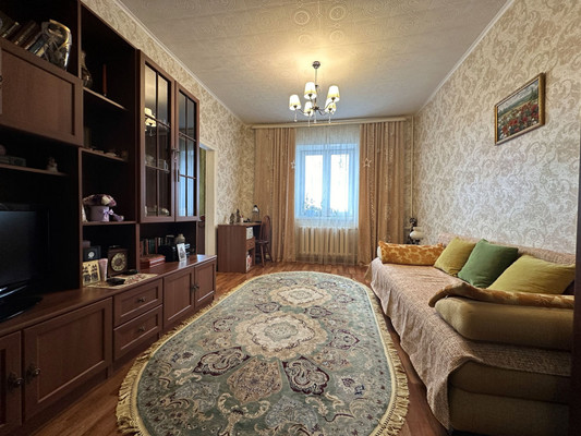 Продам трехкомнатную (3-комн.) квартиру, Дмитровская ул, 23, Базарово д