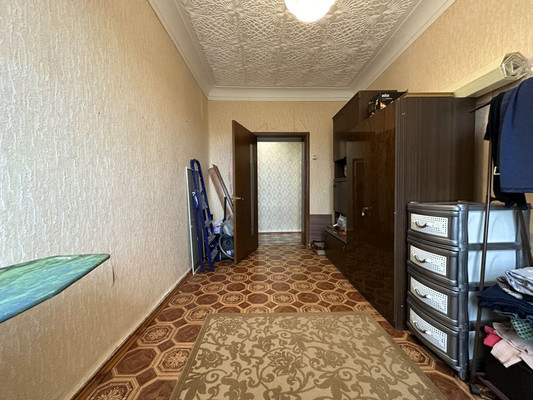 Продам трехкомнатную (3-комн.) квартиру, Дмитровская ул, 23, Базарово д