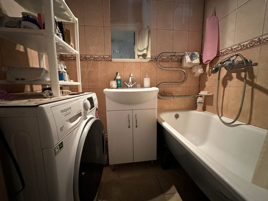 Продам трехкомнатную (3-комн.) квартиру, Дмитровская ул, 23, Базарово д