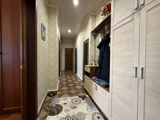 Продам трехкомнатную (3-комн.) квартиру, Дмитровская ул, 23, Базарово д