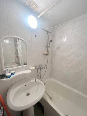Продам трехкомнатную (3-комн.) квартиру, Таганрогская ул, 124/3, Ростов-на-Дону г