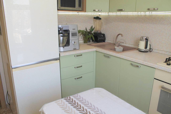 Продам двухкомнатную (2-комн.) квартиру, Таганрогская ул, 120/2, Ростов-на-Дону г
